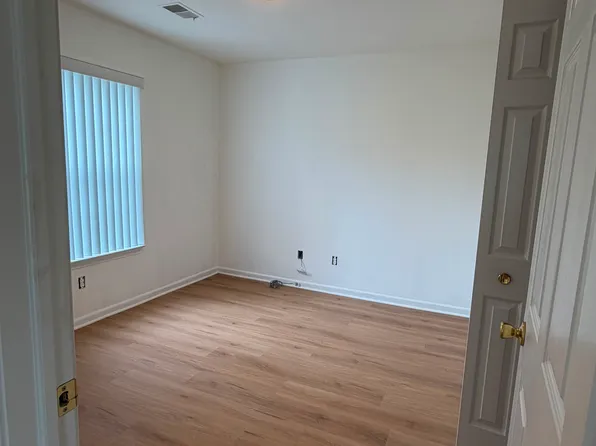 2204 Monarch Dr #61, Utica, MI 48316
