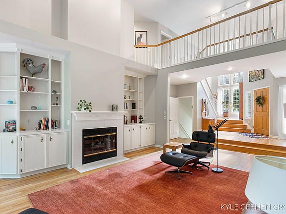 3rd image of 88 Bay Circle Dr