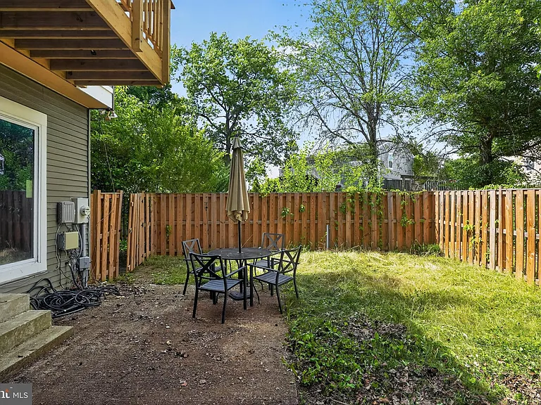 1015 Saint Michaels Dr — Photo 45