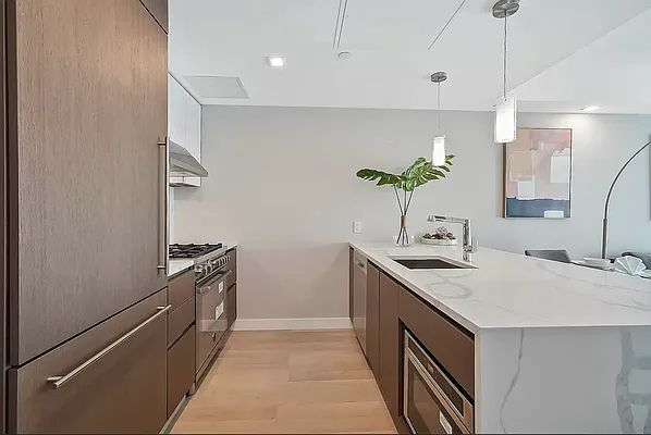 Rented by E Realty International Corp | media 2