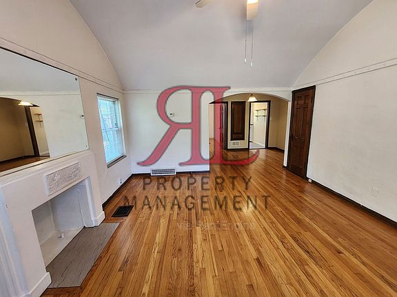 4th image of 1088 Northwest Blvd APT D