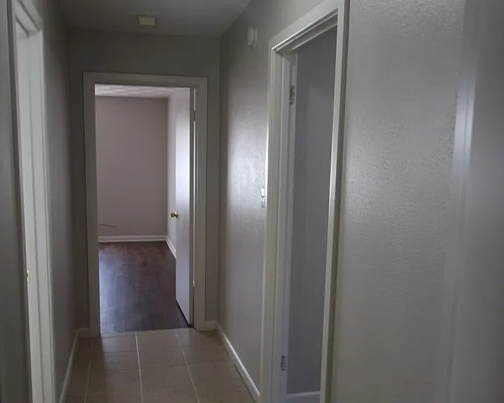 1424 E Houston St Duplex — Photo 8