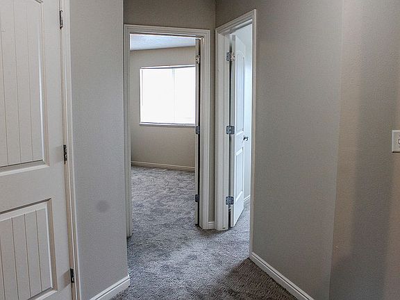 4th image of 462 W 1490 N APT 105
