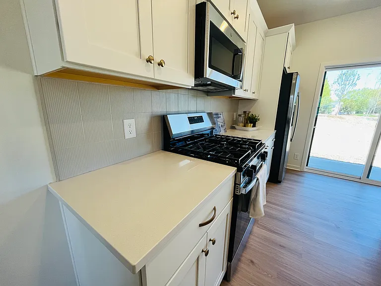 2823 Foxglove Ln — Photo 5