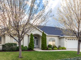 2390 Crescent Moon Ct, Redding, CA 96001