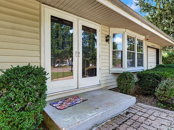 5th image of 1132 Burgundy Ln