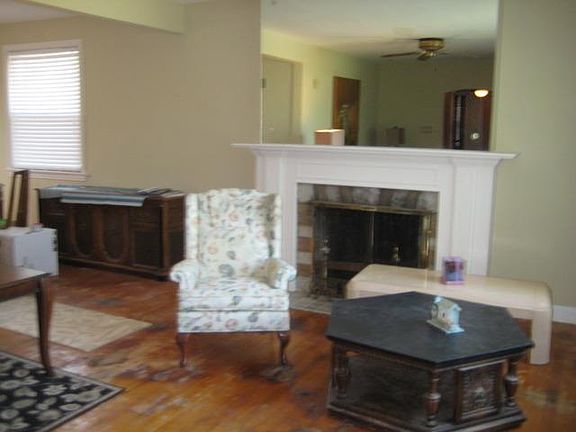 2nd image of 9923 Drury Ln