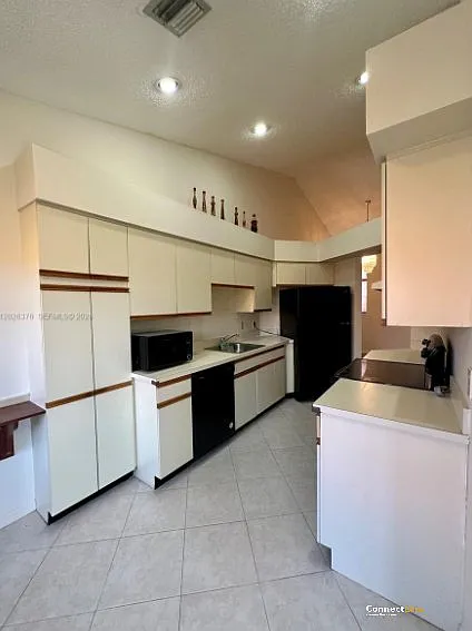 3176 Arbor Ln — Photo 4