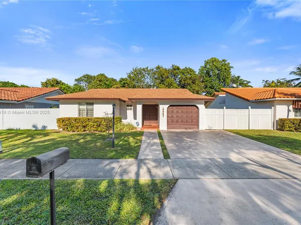 14213 SW 100th Ln, Miami, FL 33186
