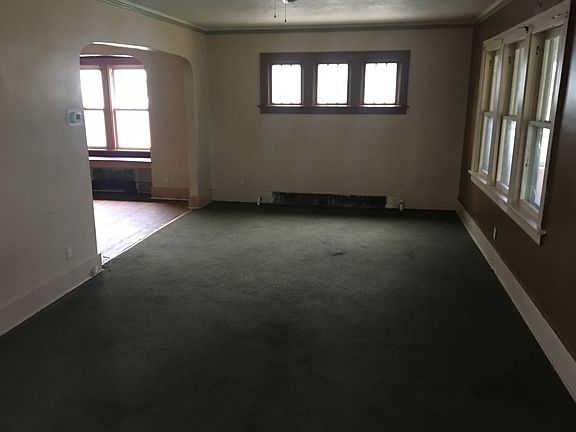 2nd image of 821 Woodbine Ave SE
