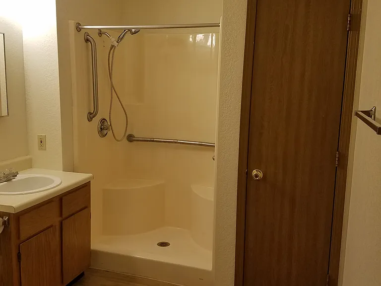 1420 Court St — Photo 6