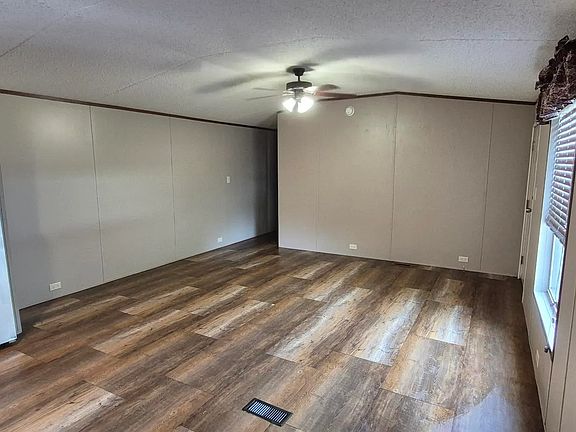 3rd image of 92 Riviera Courts Dr