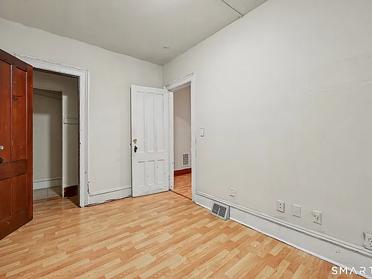 135 Sherwood Ave — Photo 22
