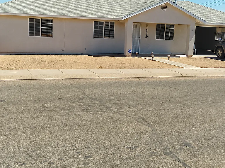 3247 Calumet Ave — Photo 1