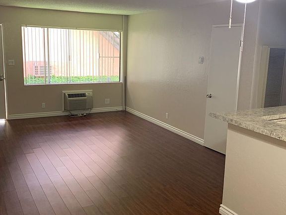 3rd image of 5134 N Glendora Ave APT 15