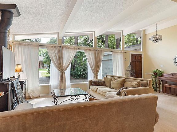 5th image of 17604 Wild Oak Dr