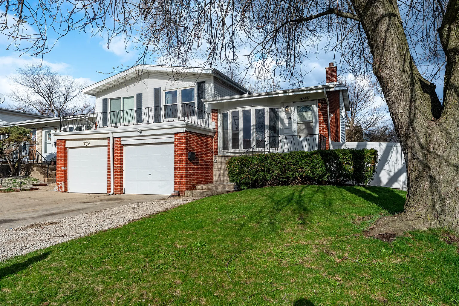 8945 Robin Dr #0 photo 1