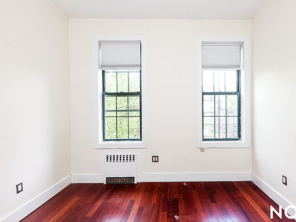 5th image of 289 Harman St APT 2L
