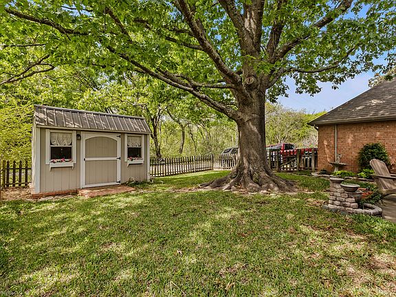 3rd image of 1790 Wind Hill Rd