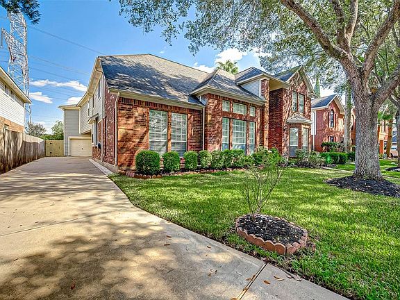 2nd image of 4022 Harwood Dr