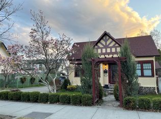 1912 Abbott St, Kelowna, BC V1Y1B7