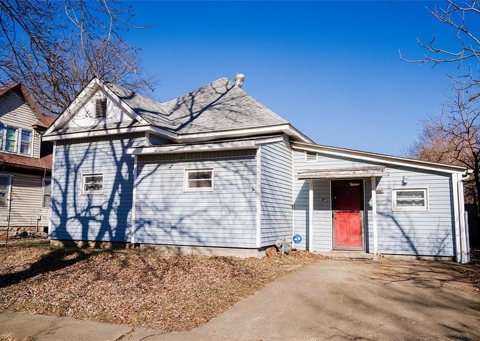 1st image of 2405 Grand Ave