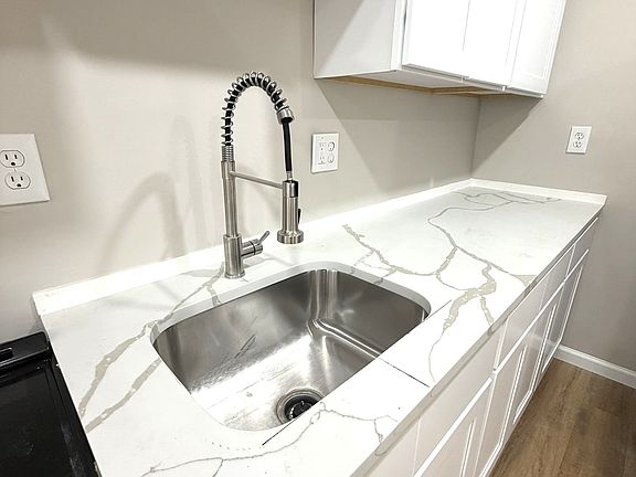 4th image of 1317 Dartmouth St APT 1