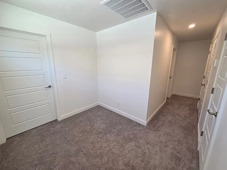 1471 E White Desert Dr — Photo 16
