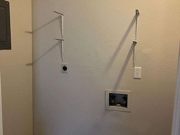 4th image of 2601-2603 Pollack Ave