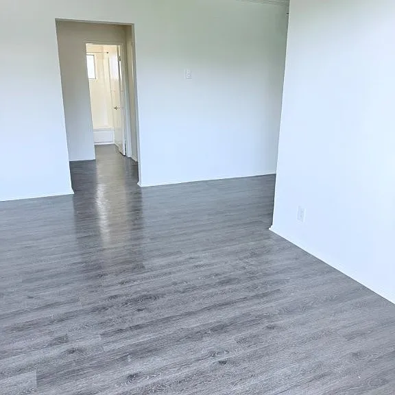 Bayview Apartments — Photo 8