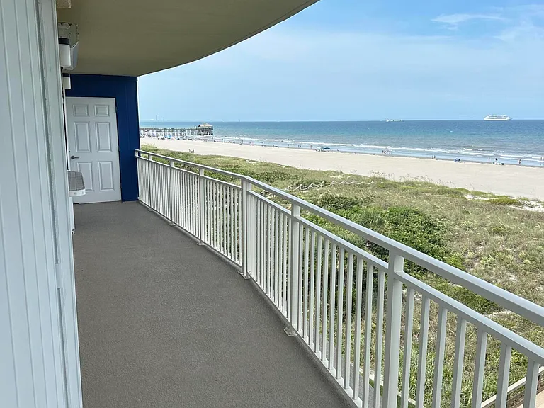 4850 Ocean Beach Blvd #505 — Photo 4