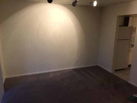4th image of 3234 Holiday Dr
