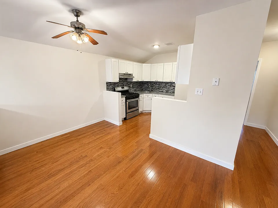 16221 N Conduit Ave #1