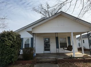 403 S Walnut St, Seneca, SC 29678