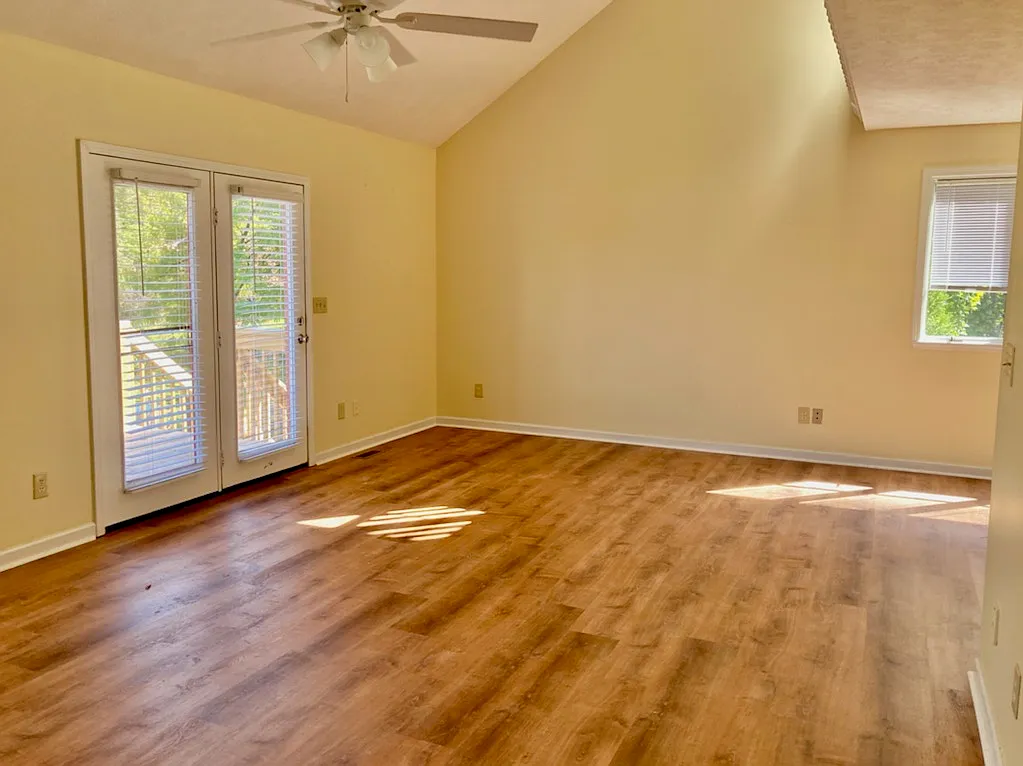 3 bed, $1,400 — Photo 3