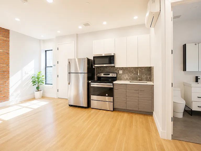 373 Howard Ave #3B — Photo 2