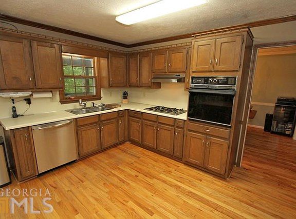 4th image of 1505 Glenfield Dr
