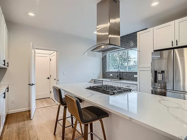 1400 Perry St — Photo 3