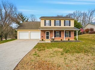 702 Fox Landing Ln, Knoxville, TN 37922