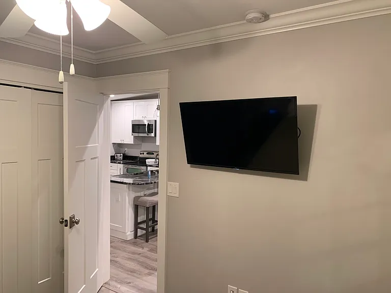 3403 Saxon Dr — Photo 29