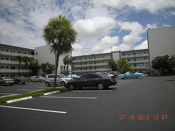 4th image of 4050 NW 42nd Ave APT 115