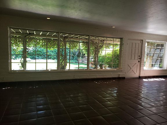2nd image of 1040 E Alamos Ave