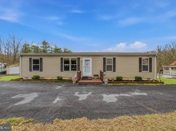 422 Birch Grove Ln, Berkeley Springs, WV 25411