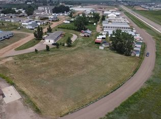 613 12th St SE, Watford City, ND 58854
