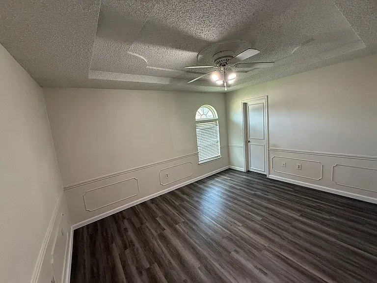 2401 Ridglea Ct — Photo 8