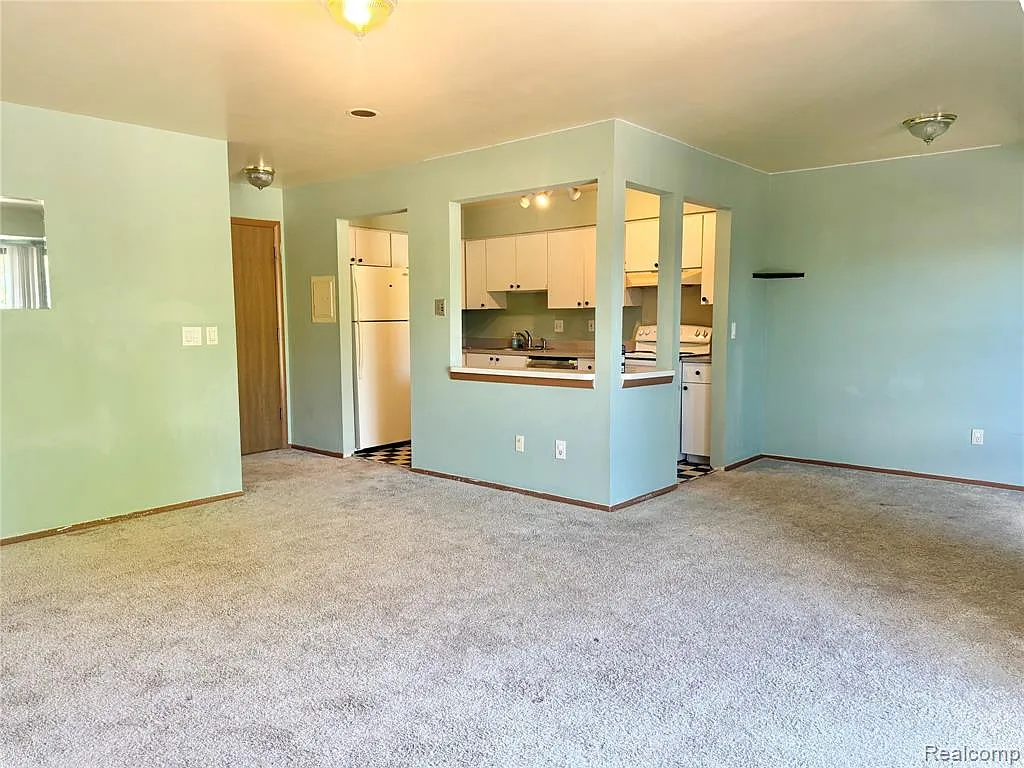 1 bed, 1.0 bath, 807 sqft, $1,200 — Photo 3
