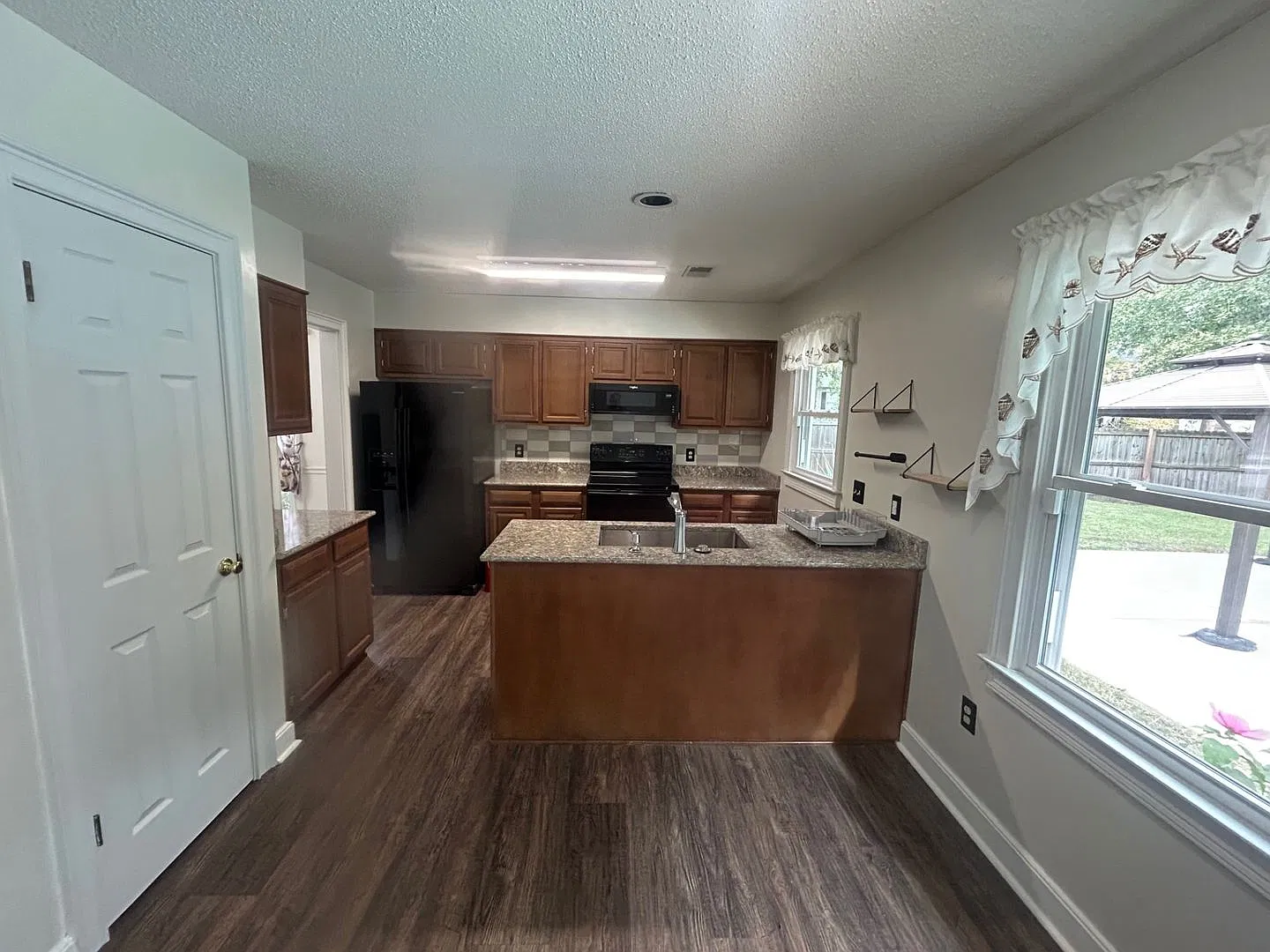 Your own backyard oasis awaits! Enjoy spacious living, a private pool, and worry-free pool upkeep... — Photo 3