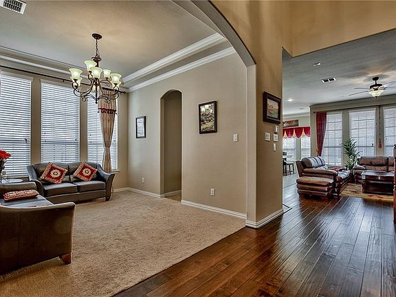 5th image of 818 River Oak Ave
