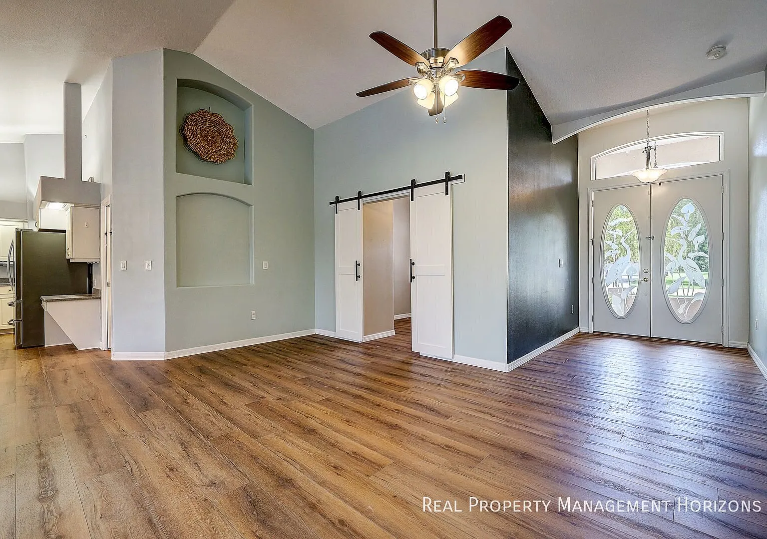 Spacious 5-Bedroom Home With Private Pool & Serene Lake Views Country Creek, Bradento — Photo 3