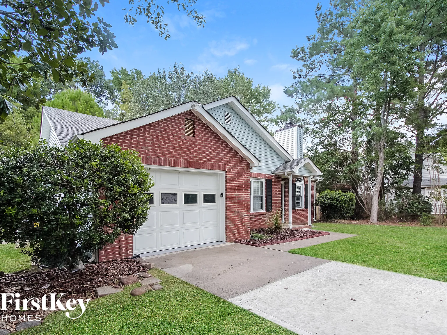 3 bed, 2.0 bath, 1252 sqft, $2,305 — Photo 1